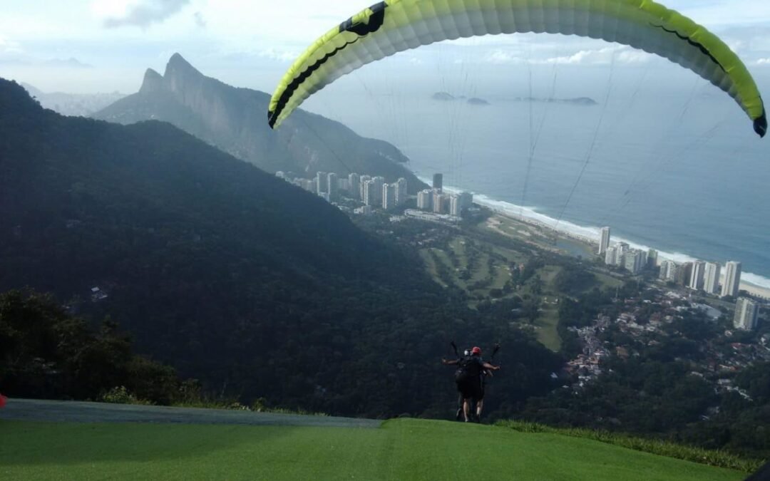 Trilha e voo livre: Pedra Bonita e a rampa de voo