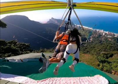 Decolagem de asa delta na Pedra Bonita